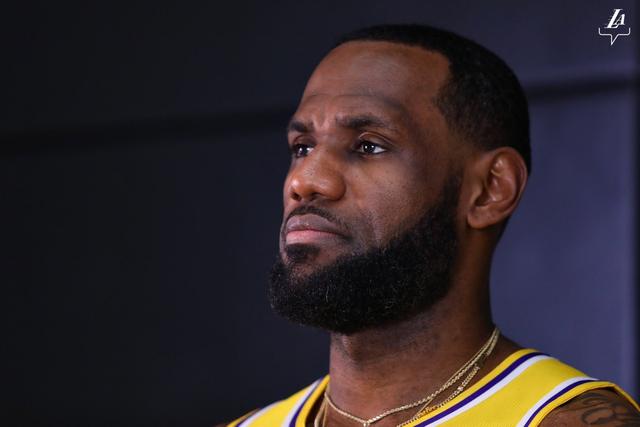 吹杨12+15老鹰4连胜送鹈鹕9连败 绿军大胜热火