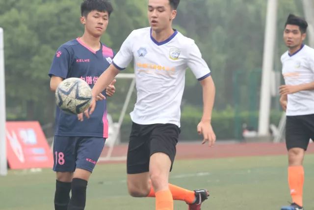 胡梅尔斯前妻：我非常爱我的前夫 我生活中缺男人