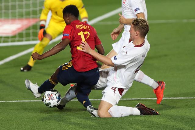 贺希宁31+11沈梓捷24分 深圳5人上双力克天津