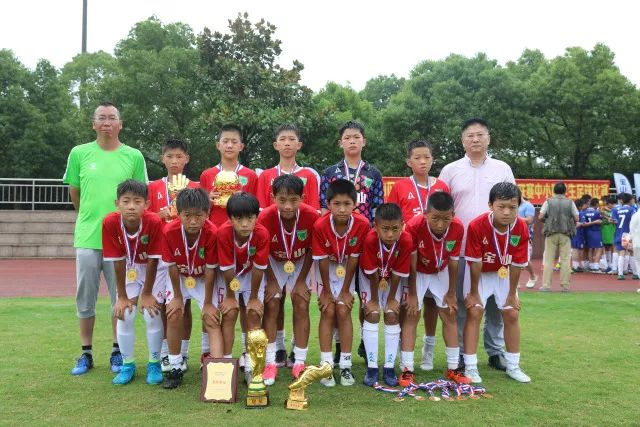 2026湖南省龙舟超级联赛选拔赛开赛 42支龙舟竞渡澧水